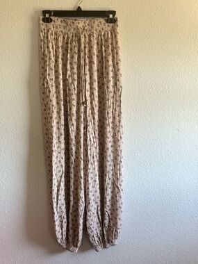 Three Bird Nest beige floral lounge pants